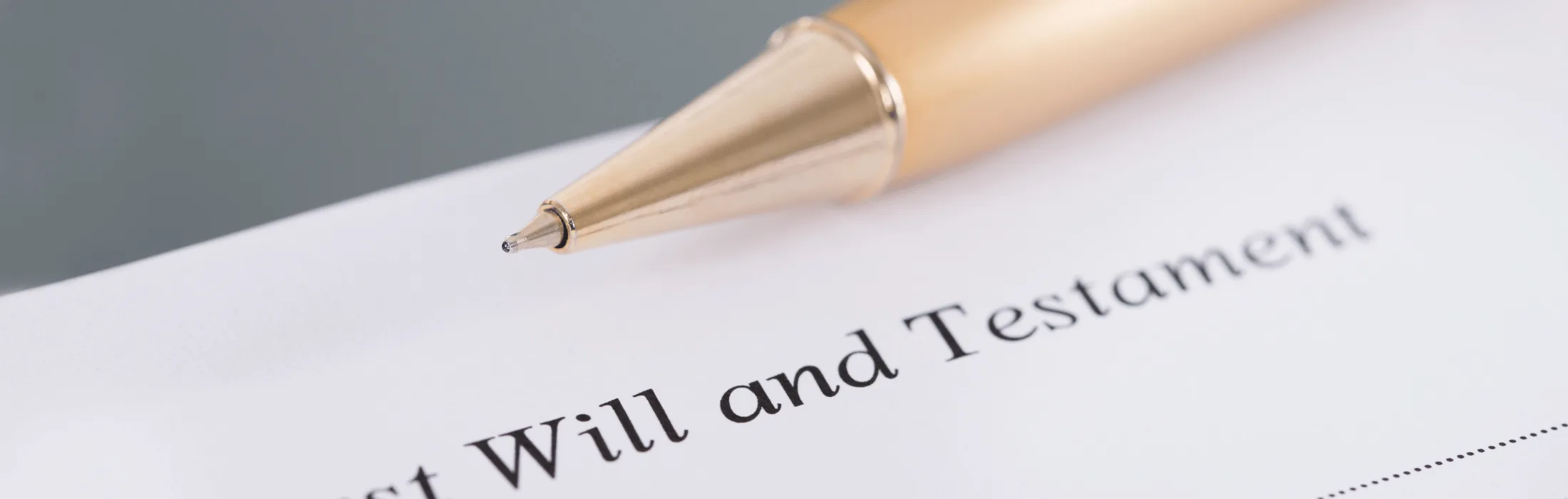 כיצד ניתן לברר אם אדם שנפטר הותיר אחריו צוואה